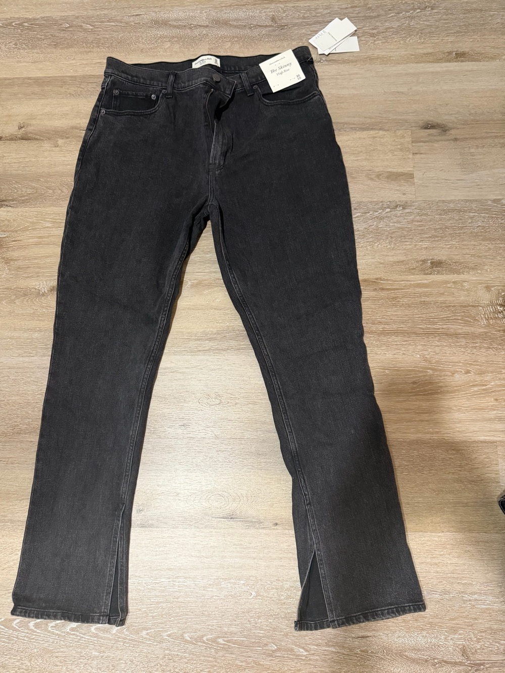 High-Rise Black Women's Jeans - Classic Slim Fit